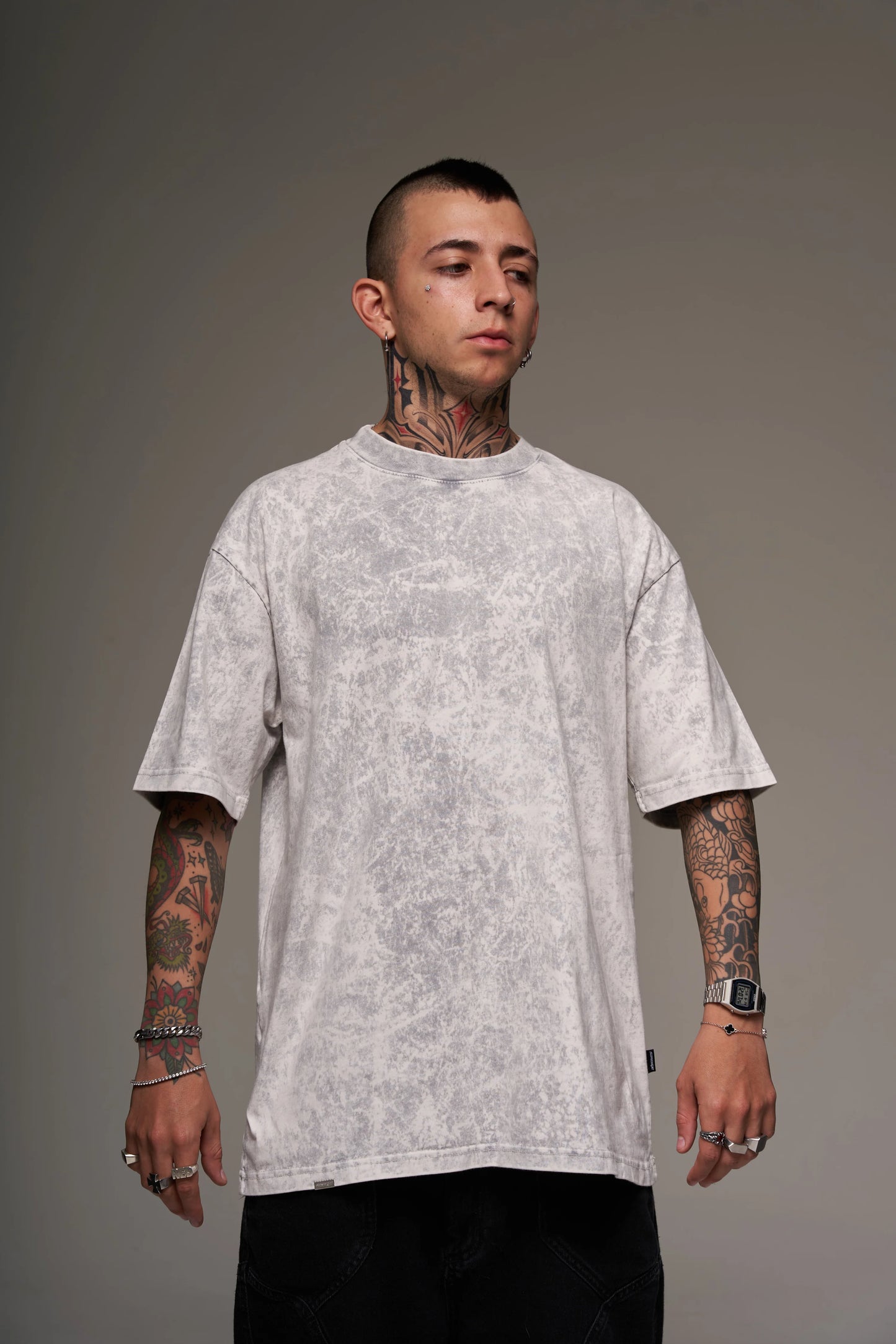 Camiseta Básica Oversize Acid Wash Gris Clara