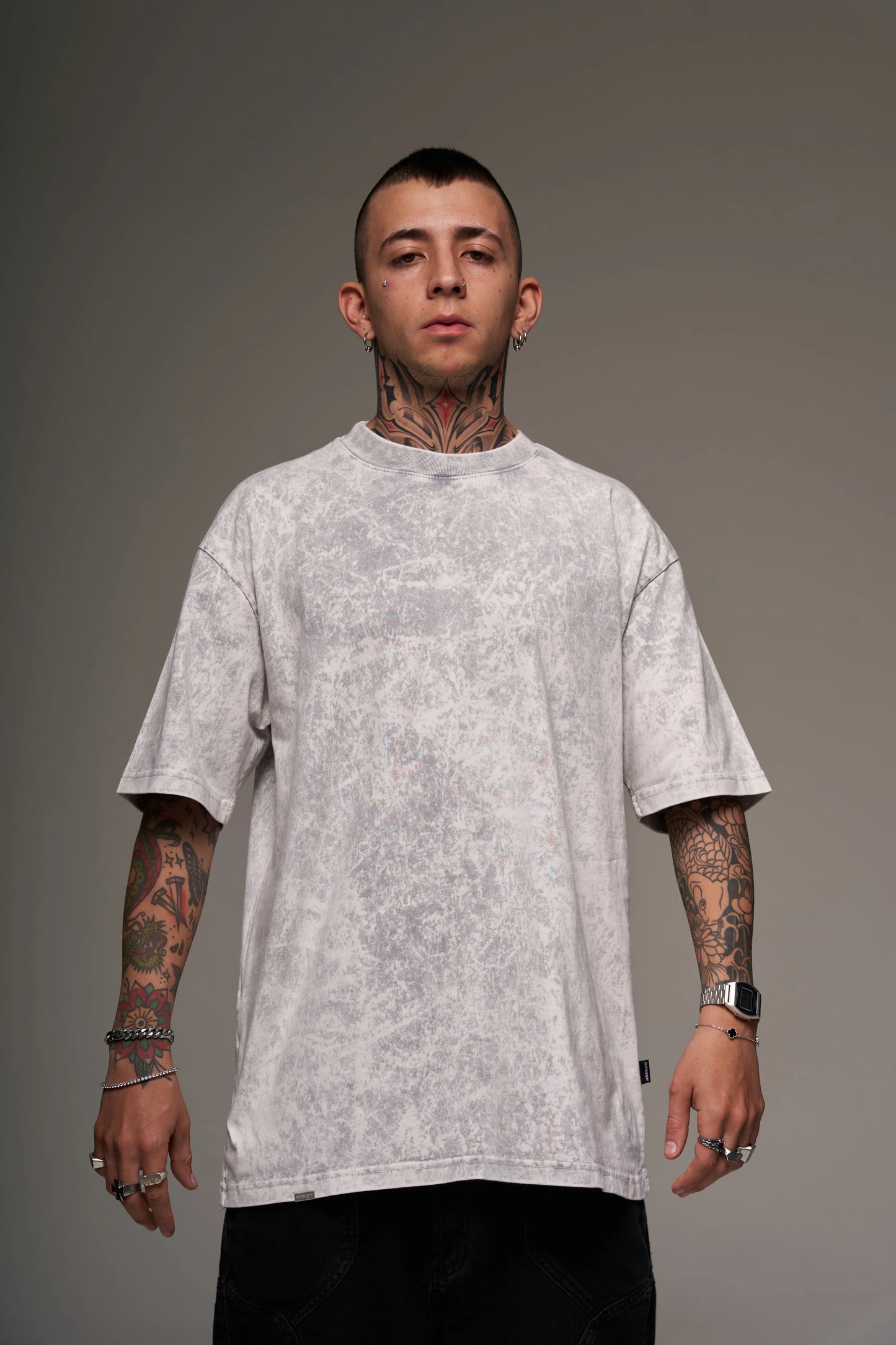 Camiseta Básica Oversize Acid Wash Gris Clara