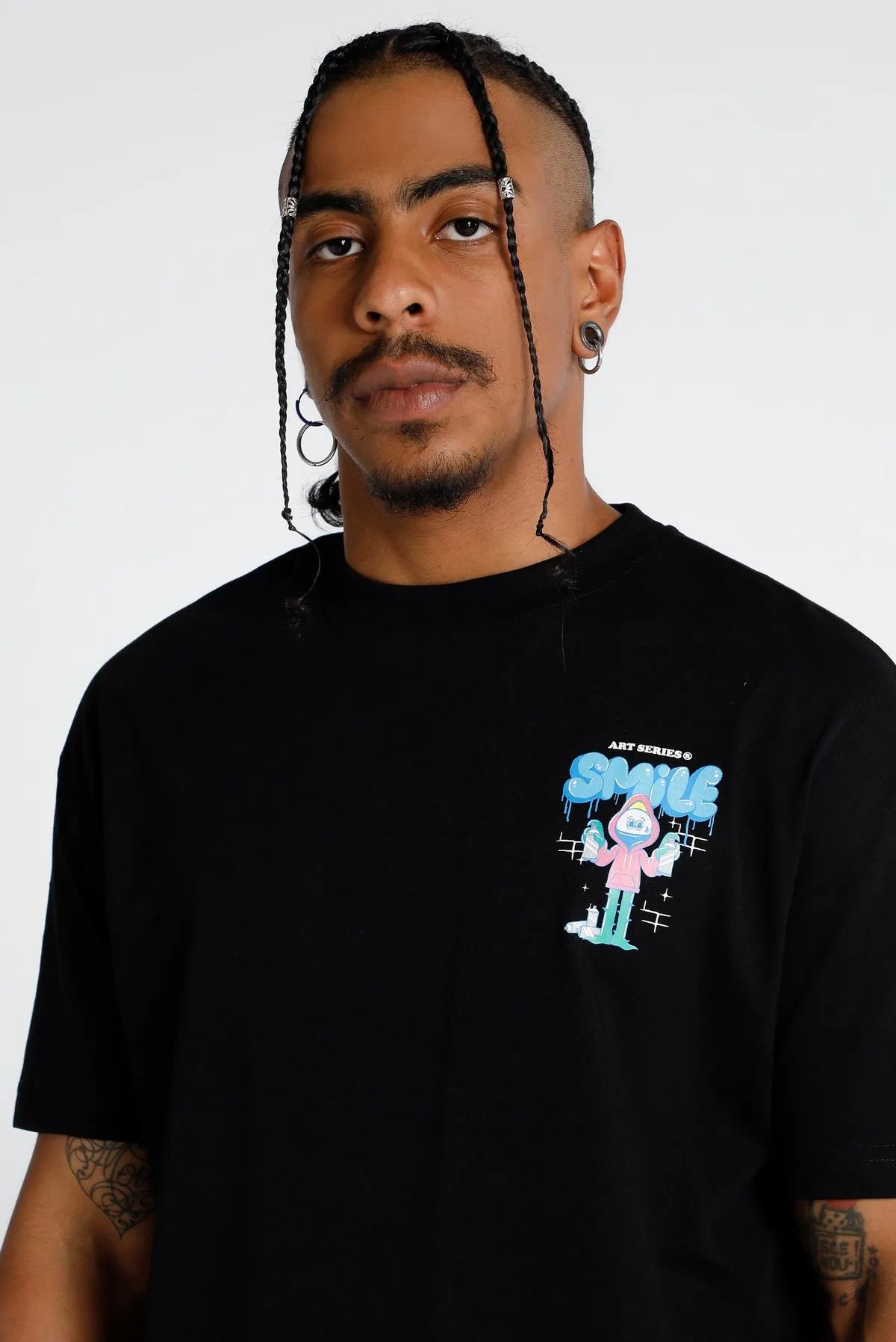 CAMISETA BOX FIT NEGRO GRAFITTI