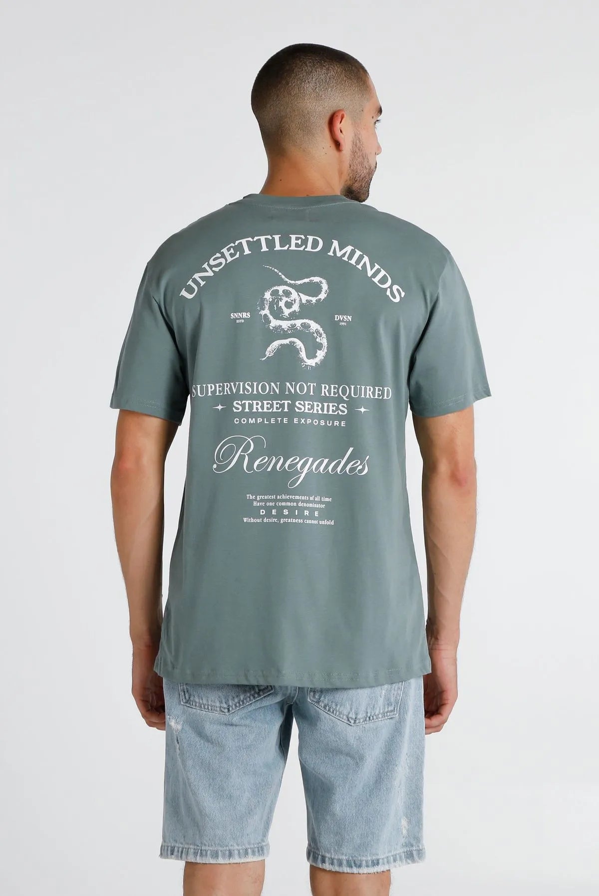 CAMISETA BOX FIT VERDE TEXTO