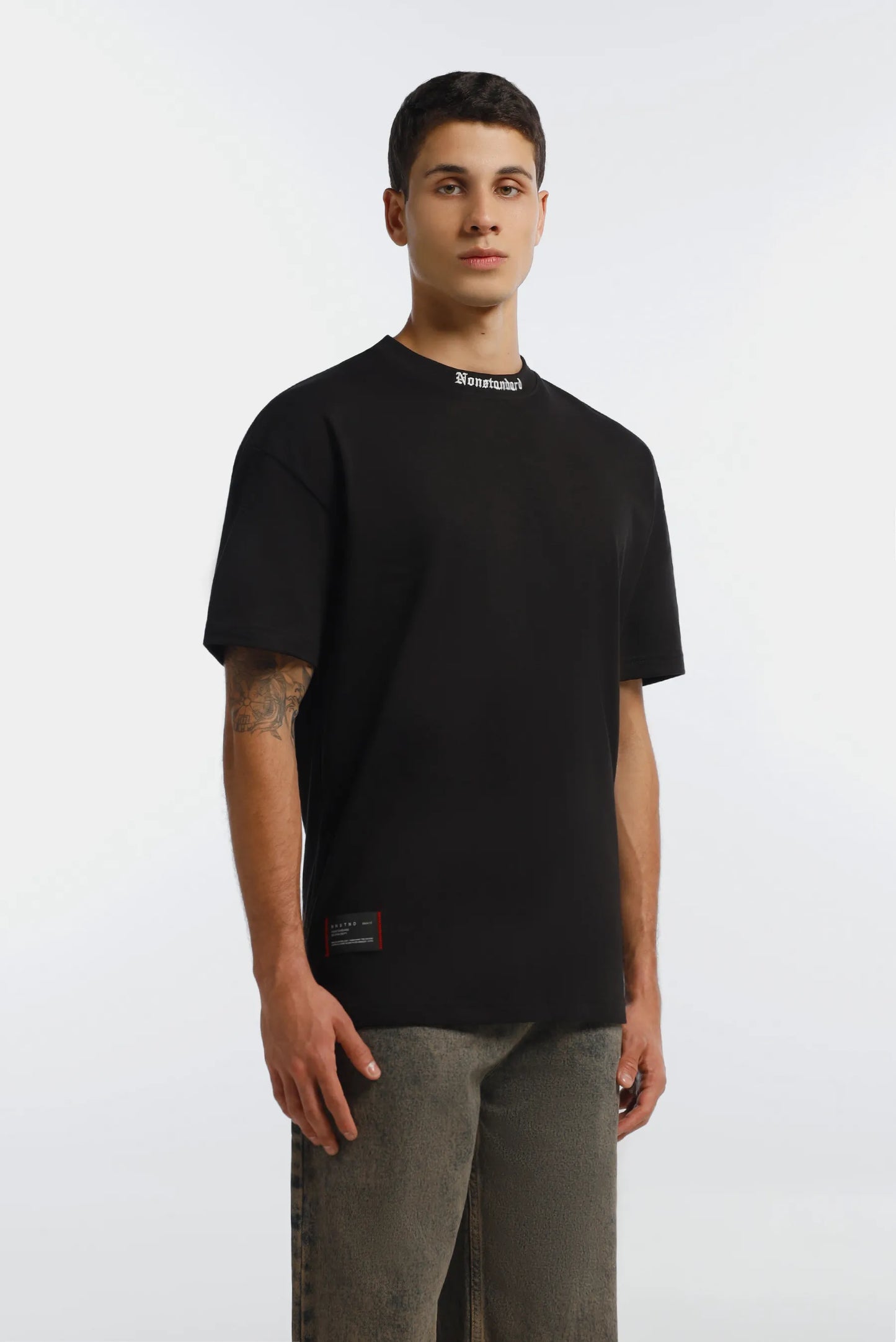 Camiseta Oversize Negro Be Aware of Dog