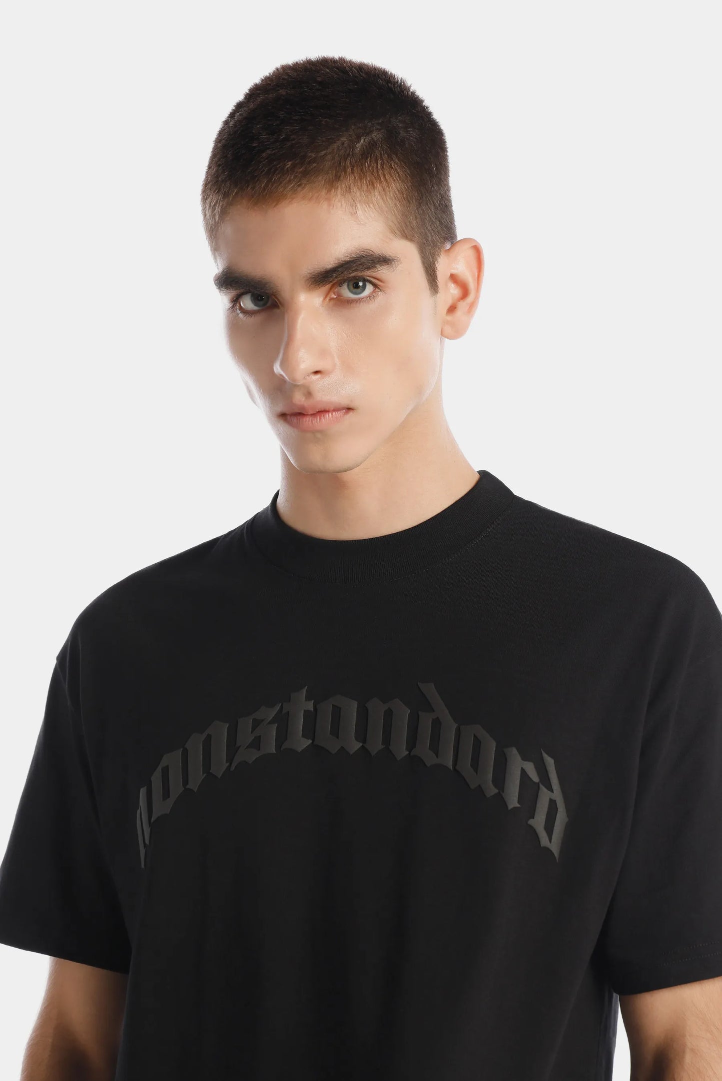 Camiseta Regular Negro Nonstandard
