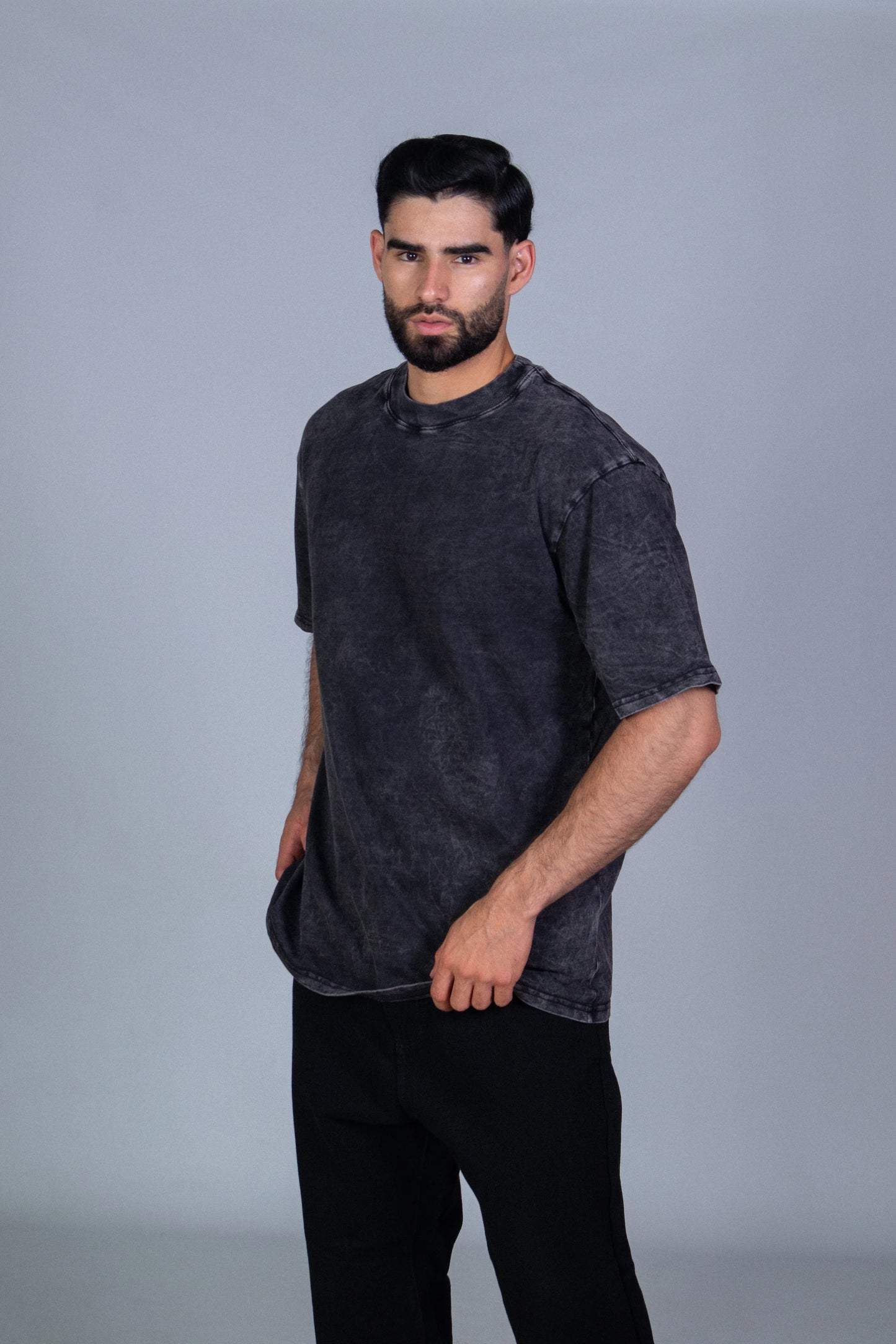 Camiseta Básica Oversize Acid Wash Gris Oscuro