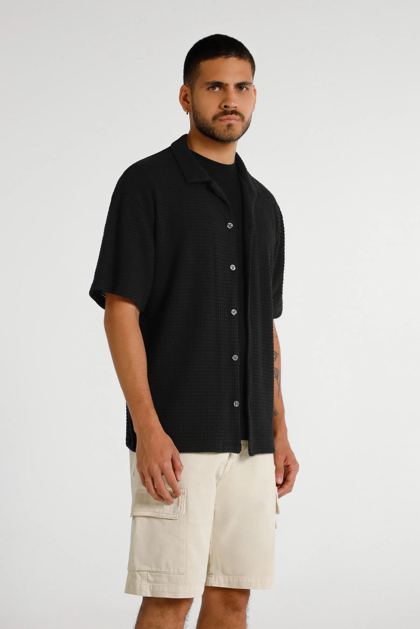Camisa oversize negro básico tejido premium
