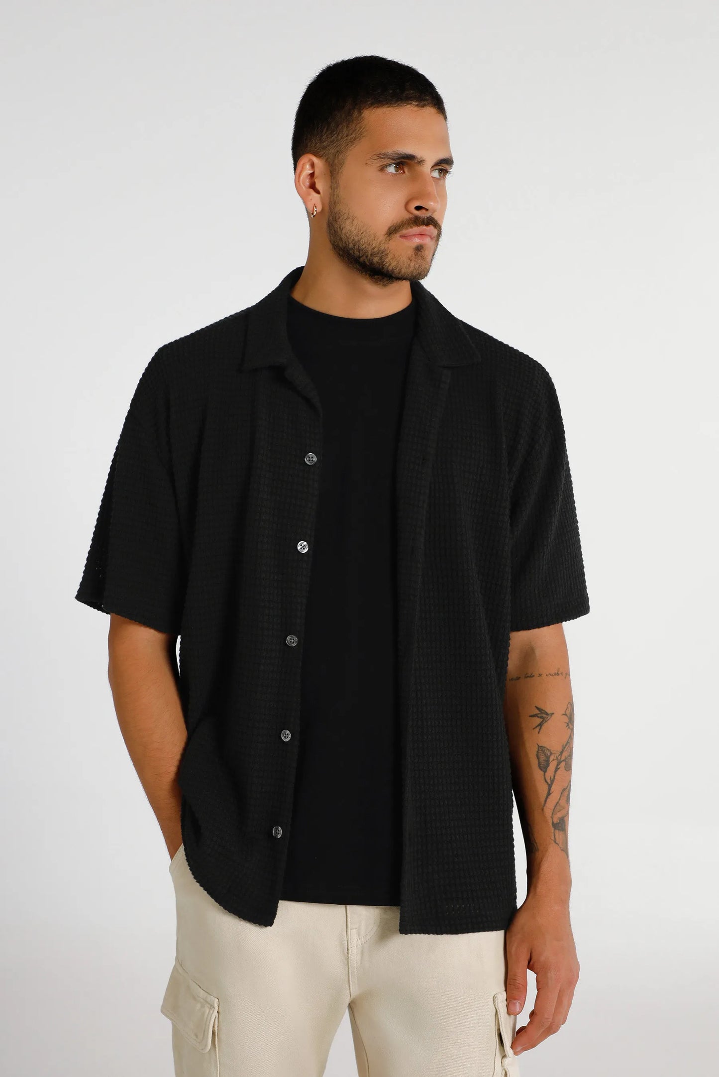 Camisa oversize negro básico tejido premium