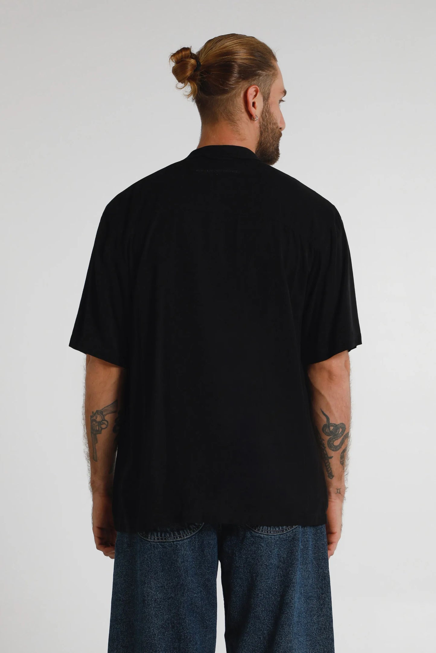 Camisa oversize negro básico