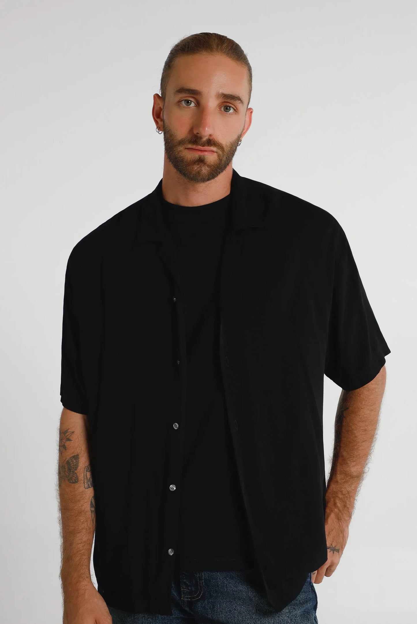 Camisa oversize negro básico