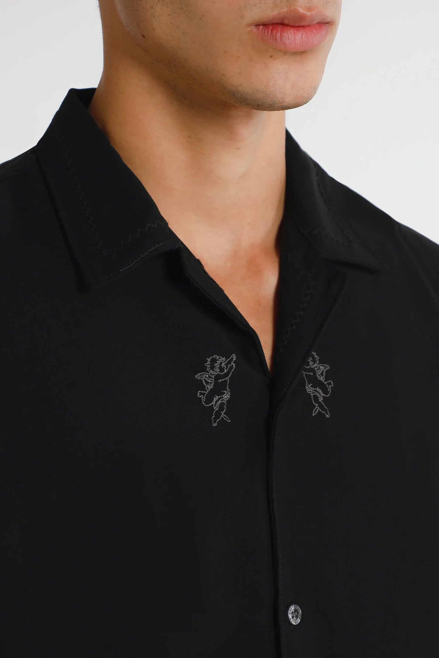 Camisa oversize negro ilustración