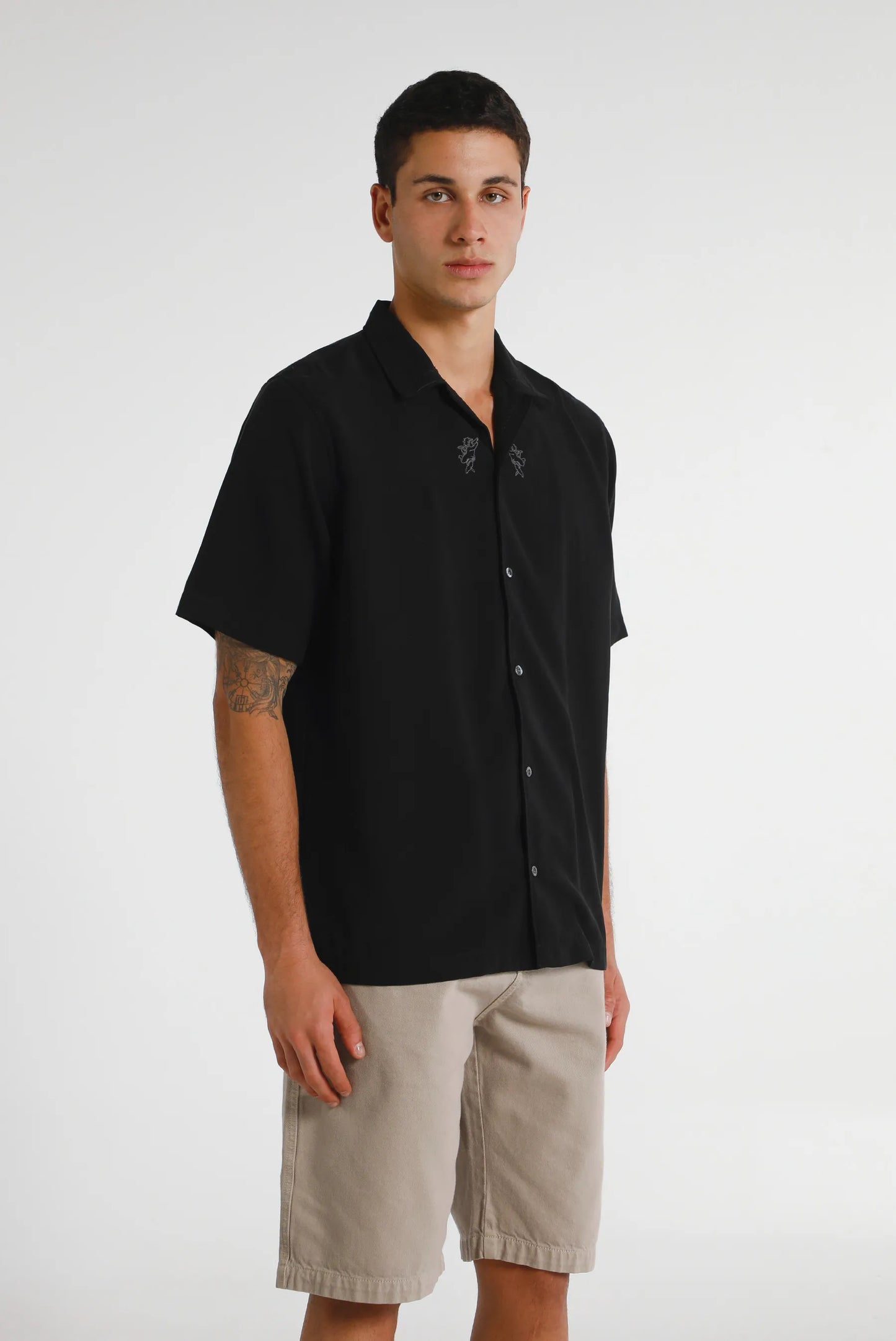 Camisa oversize negro ilustración