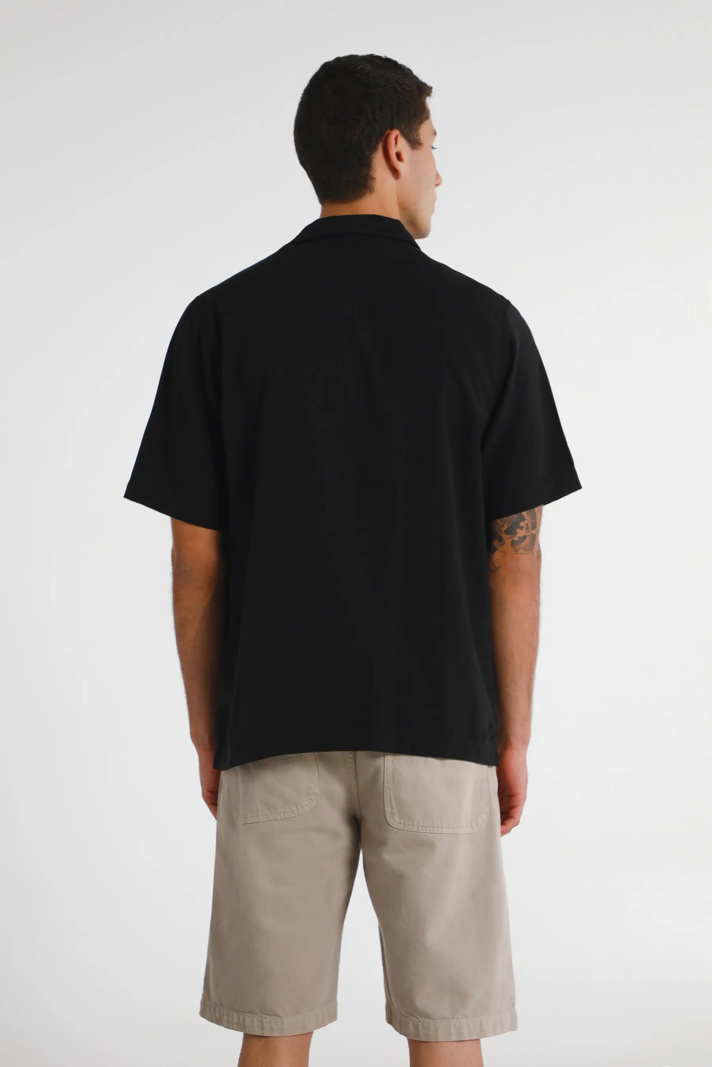 Camisa oversize negro ilustración