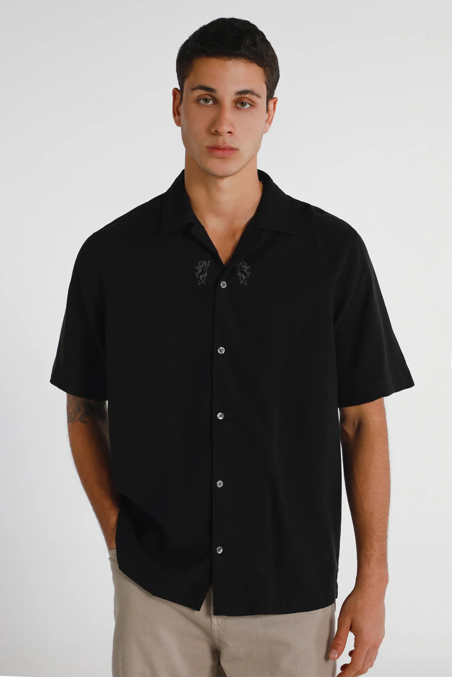 Camisa oversize negro ilustración