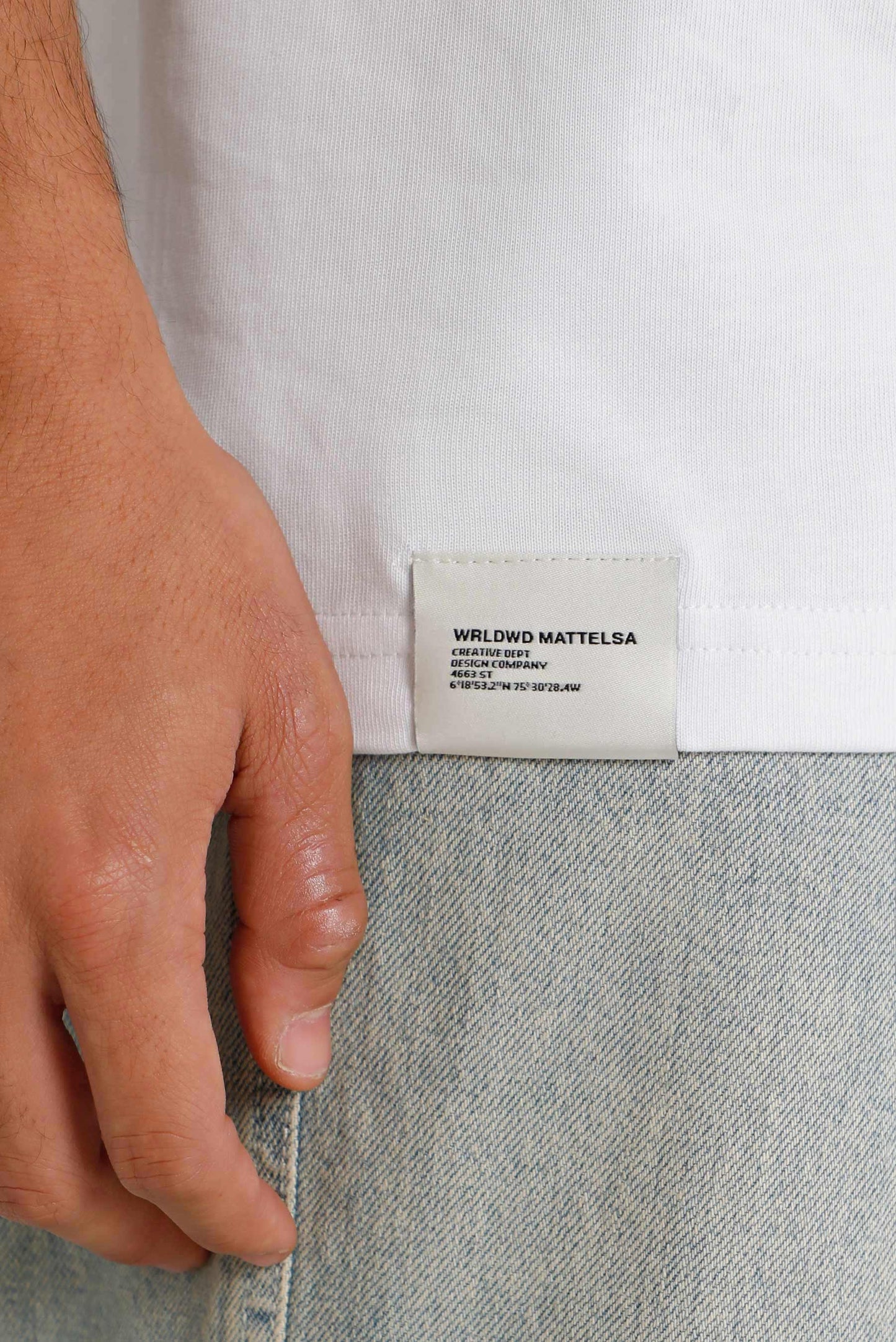 Camiseta oversize blanca ilustración Art