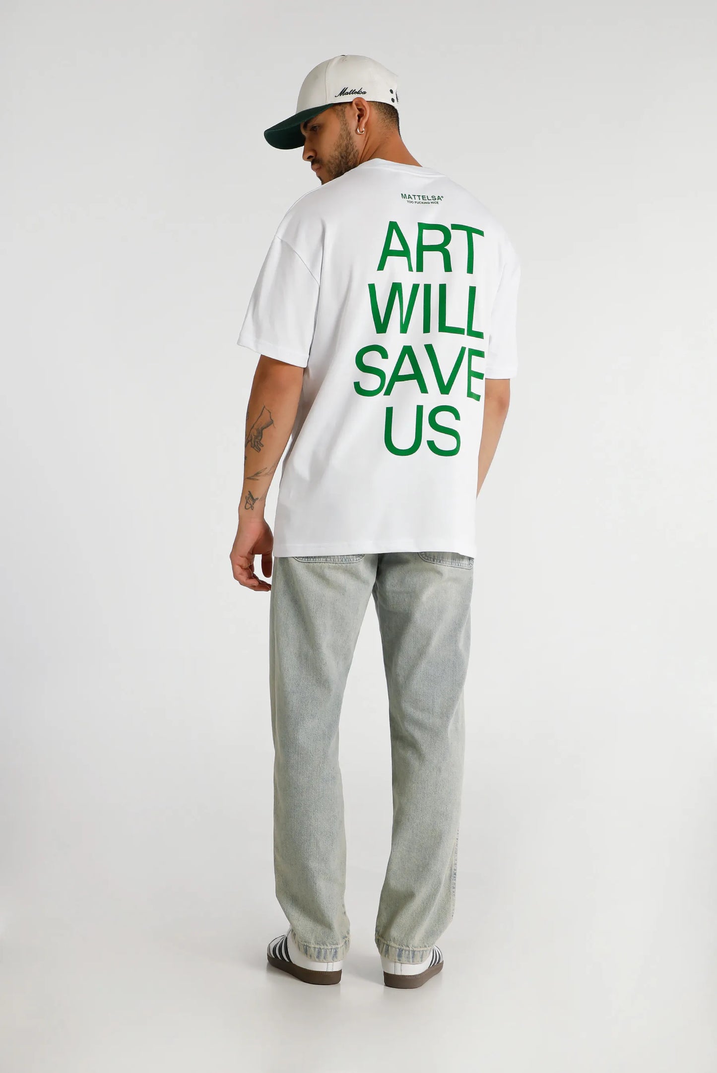 Camiseta oversize blanca ilustración Art
