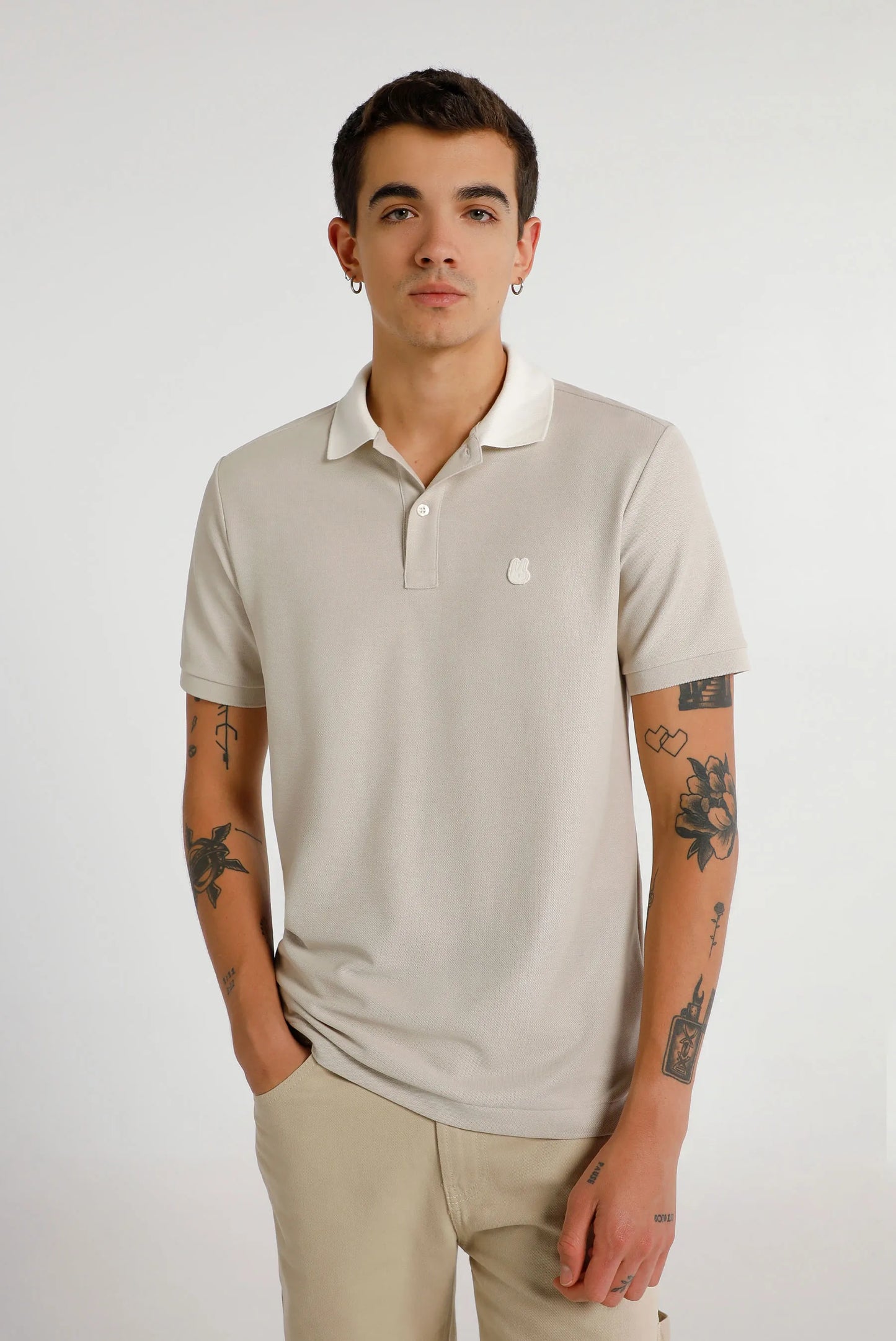 Camiseta polo gris básico