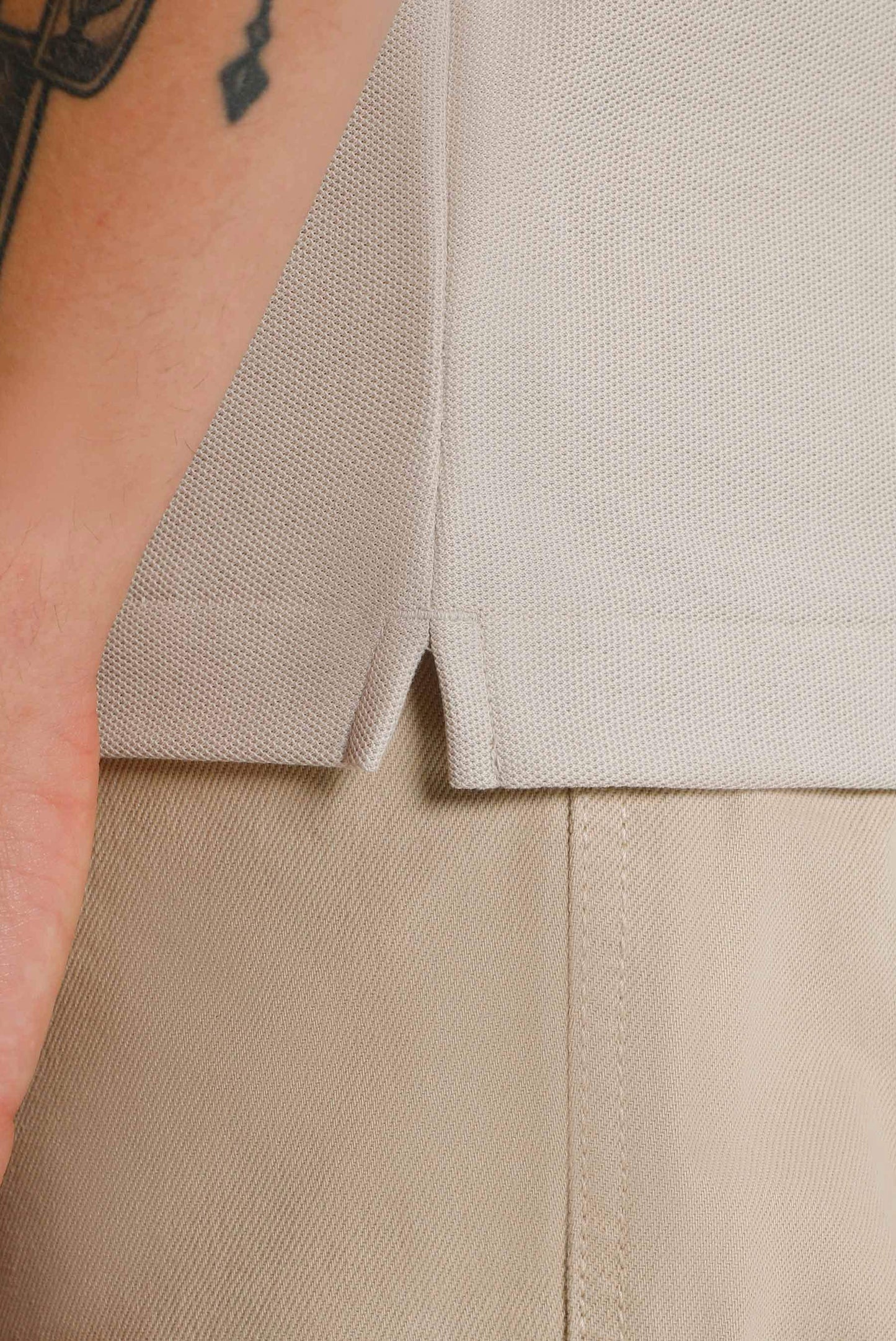 Camiseta polo gris básico