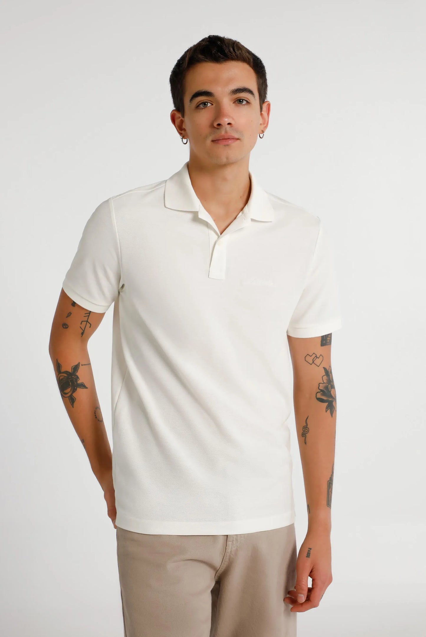 Camiseta polo color marfil