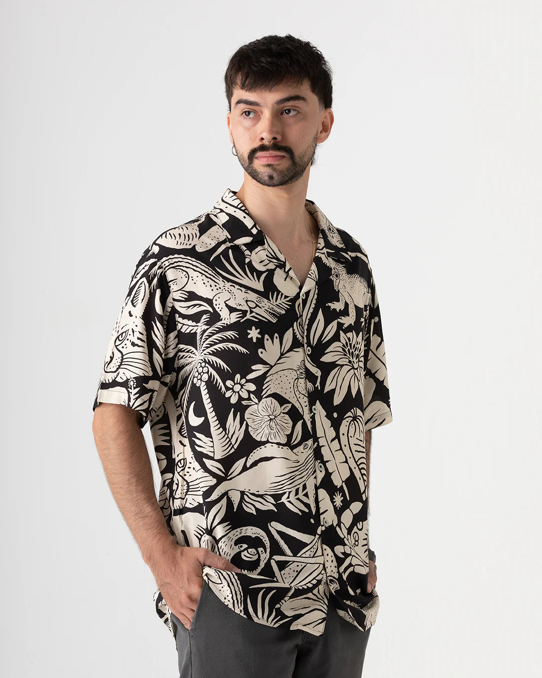 Camisa Joyas Ecosistema del Mar Negra