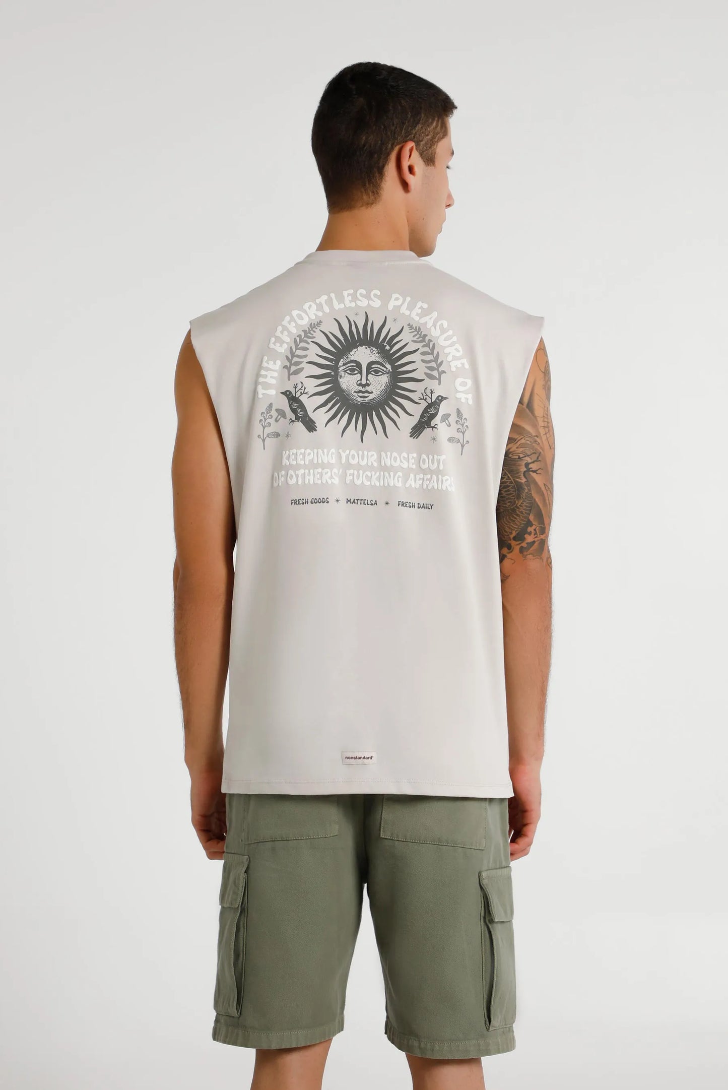 Camiseta tank gris ilustración