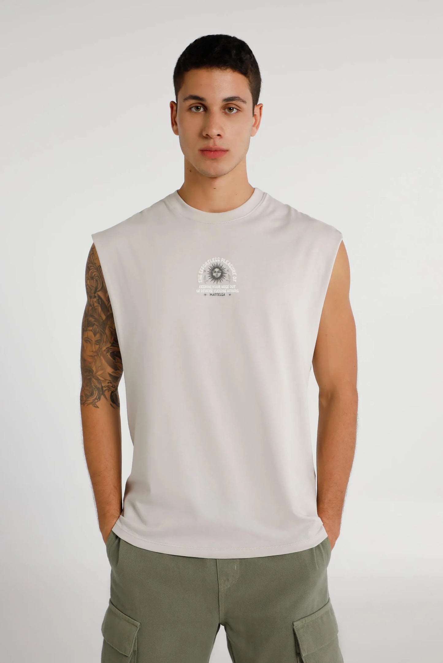 Camiseta tank gris ilustración