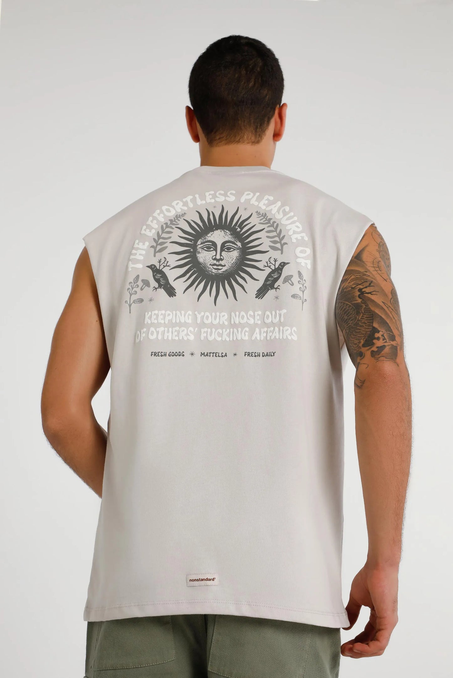 Camiseta tank gris ilustración