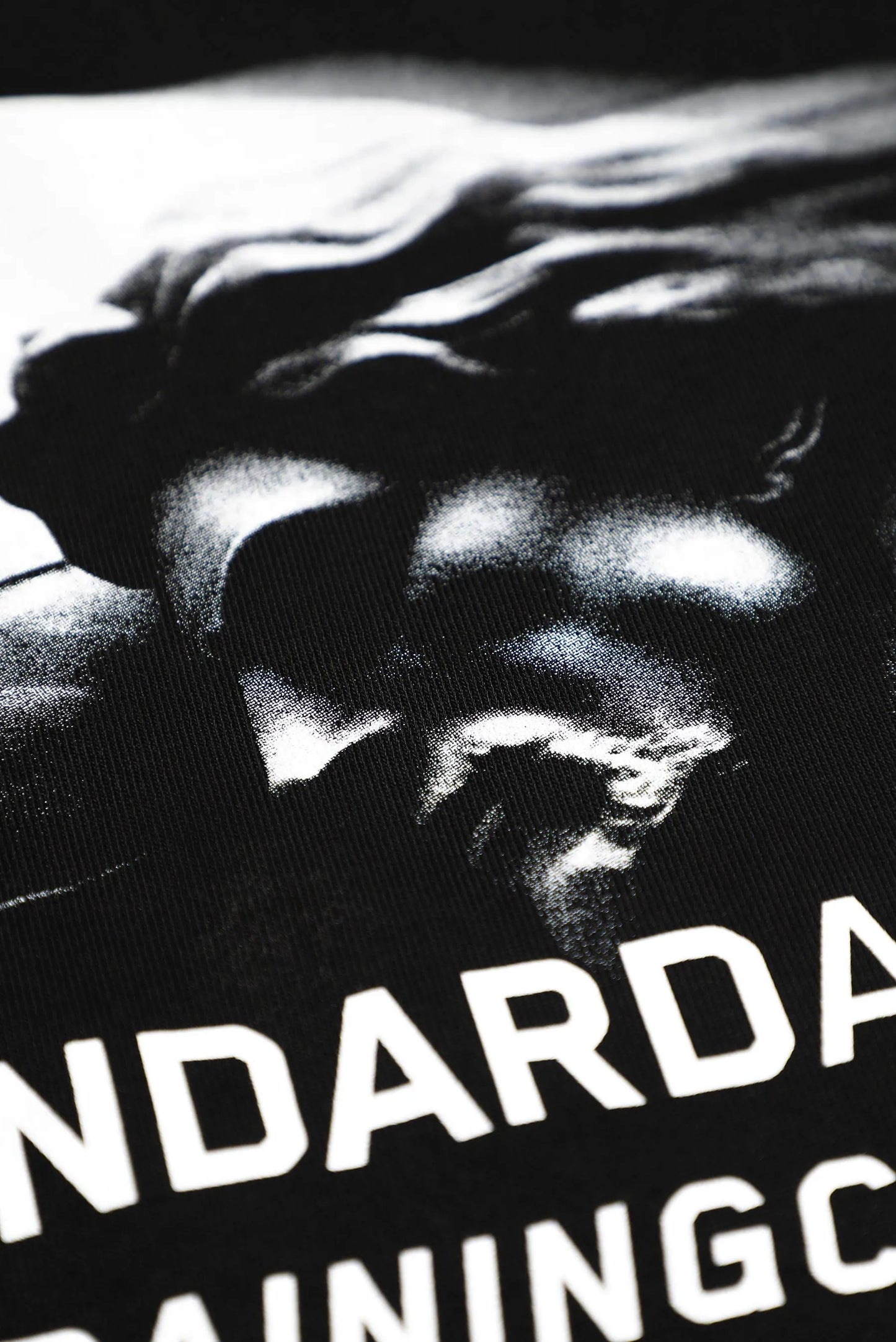 Camiseta tank negro ilustración