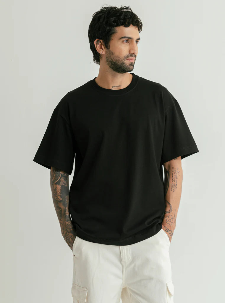 CAMISETA OVERSIZED BÁSICA NEGRA