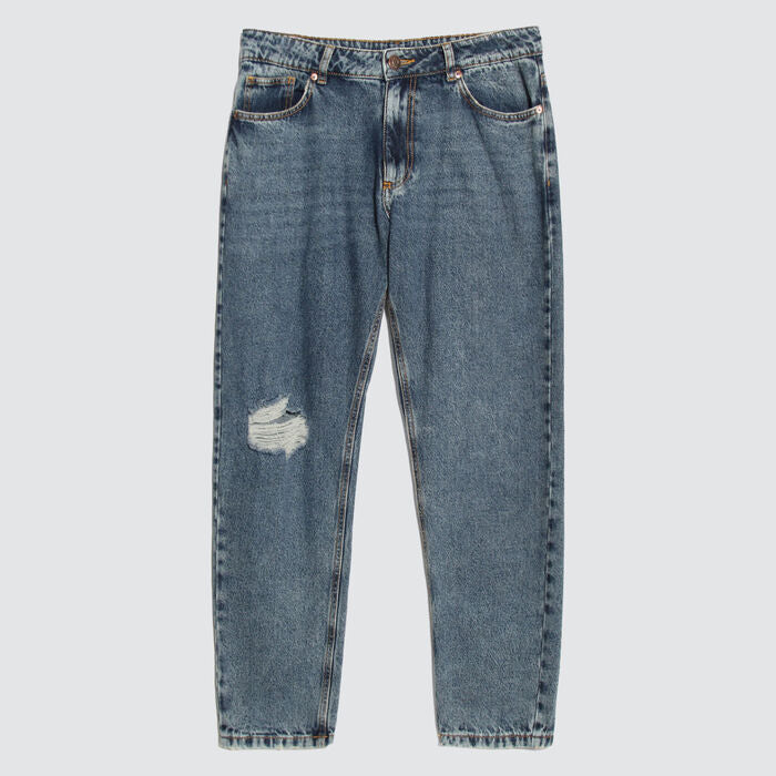 JEANS CARROT CON ROTOS