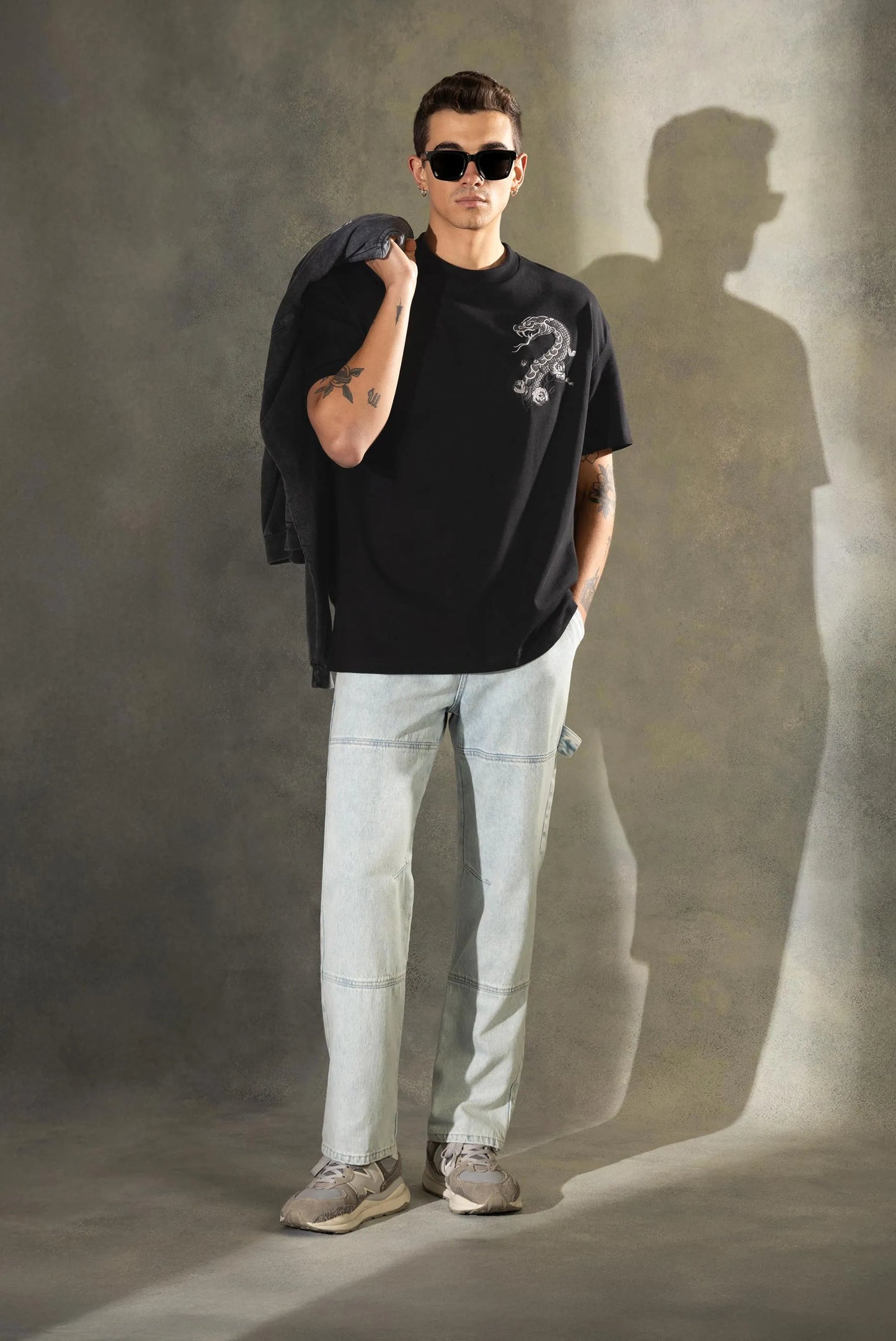 Camiseta Oversize Negro Dragón