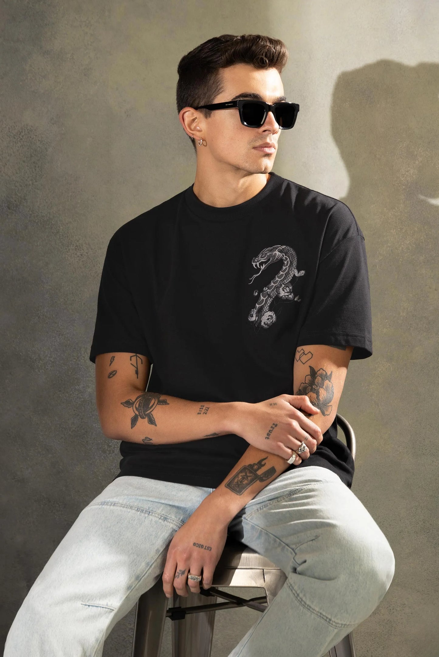 Camiseta Oversize Negro Dragón