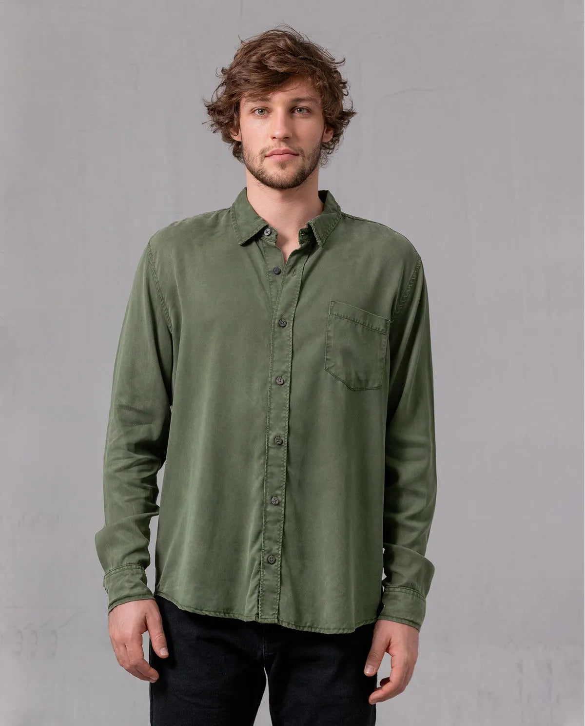 Camisa manga larga para hombre verde