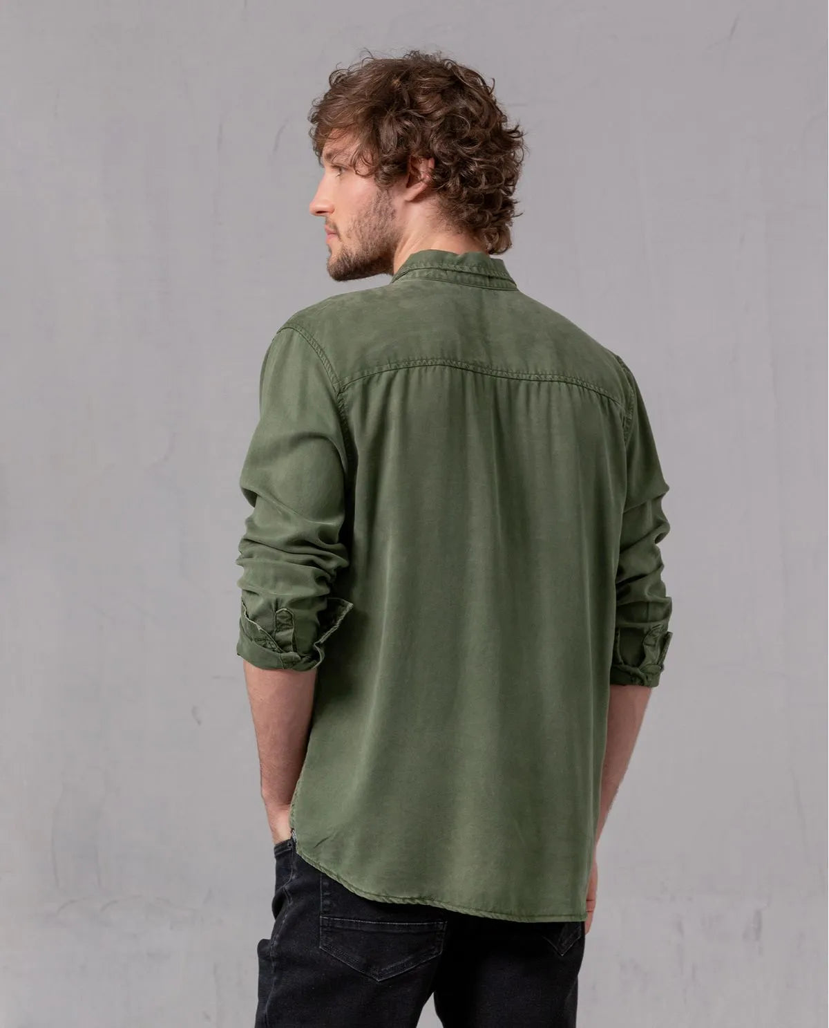 Camisa manga larga para hombre verde