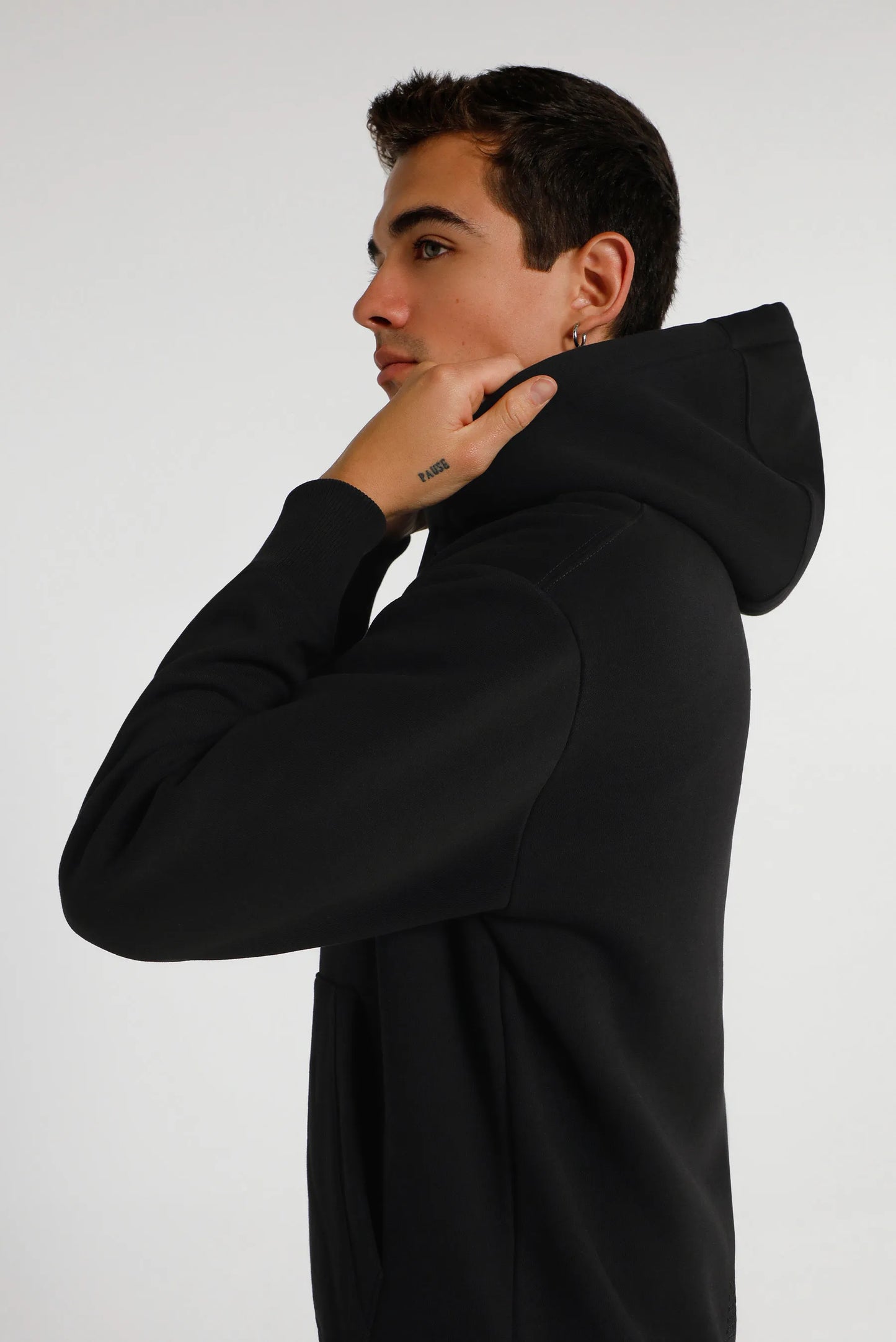 Abrigo tipo buzo hoodie box fit negro