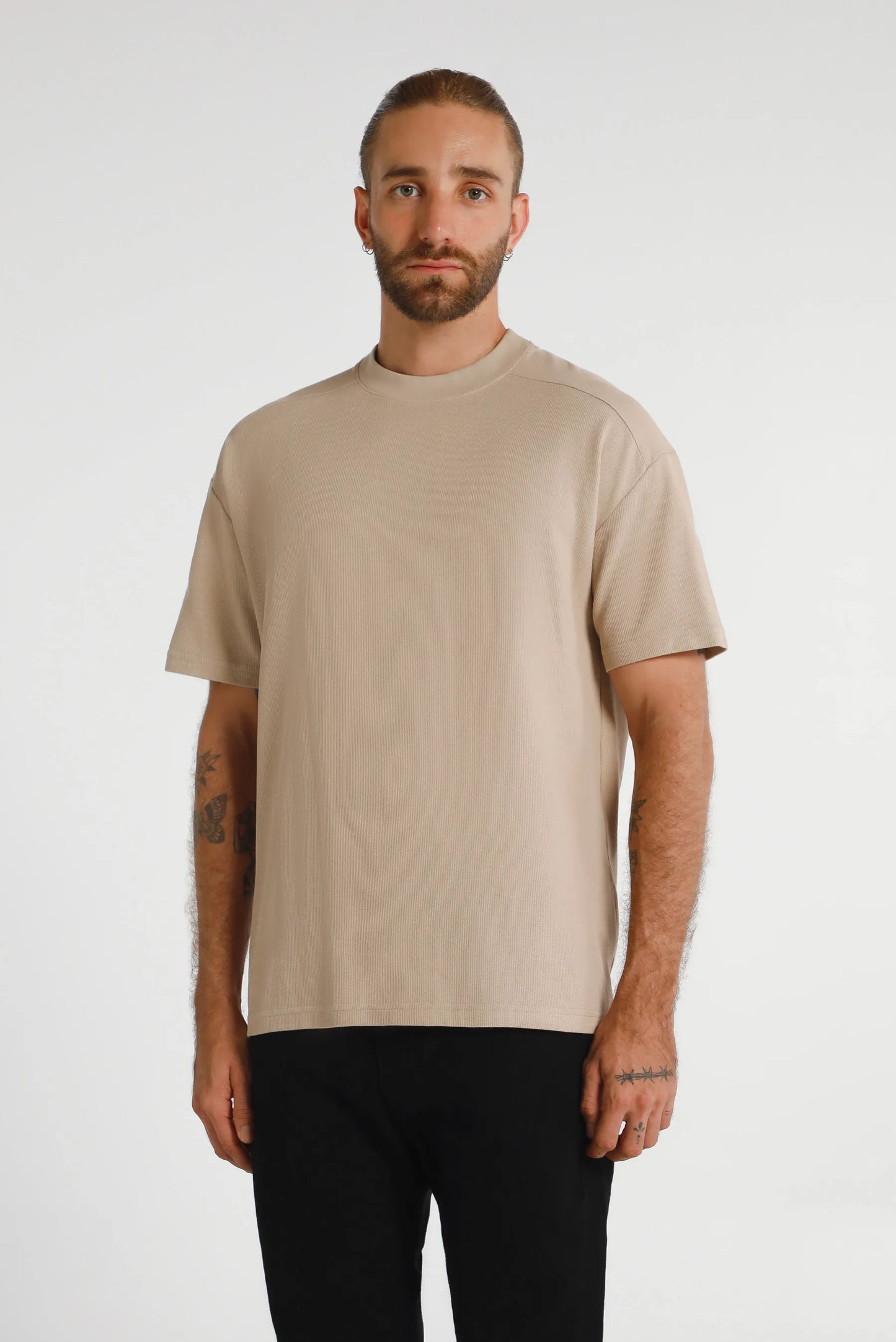 Camiseta box fit beige básico