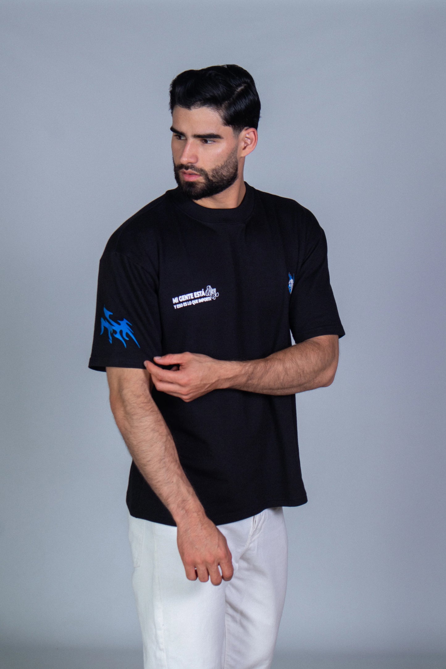 Camiseta Oversize Mi gente esta bien Negro