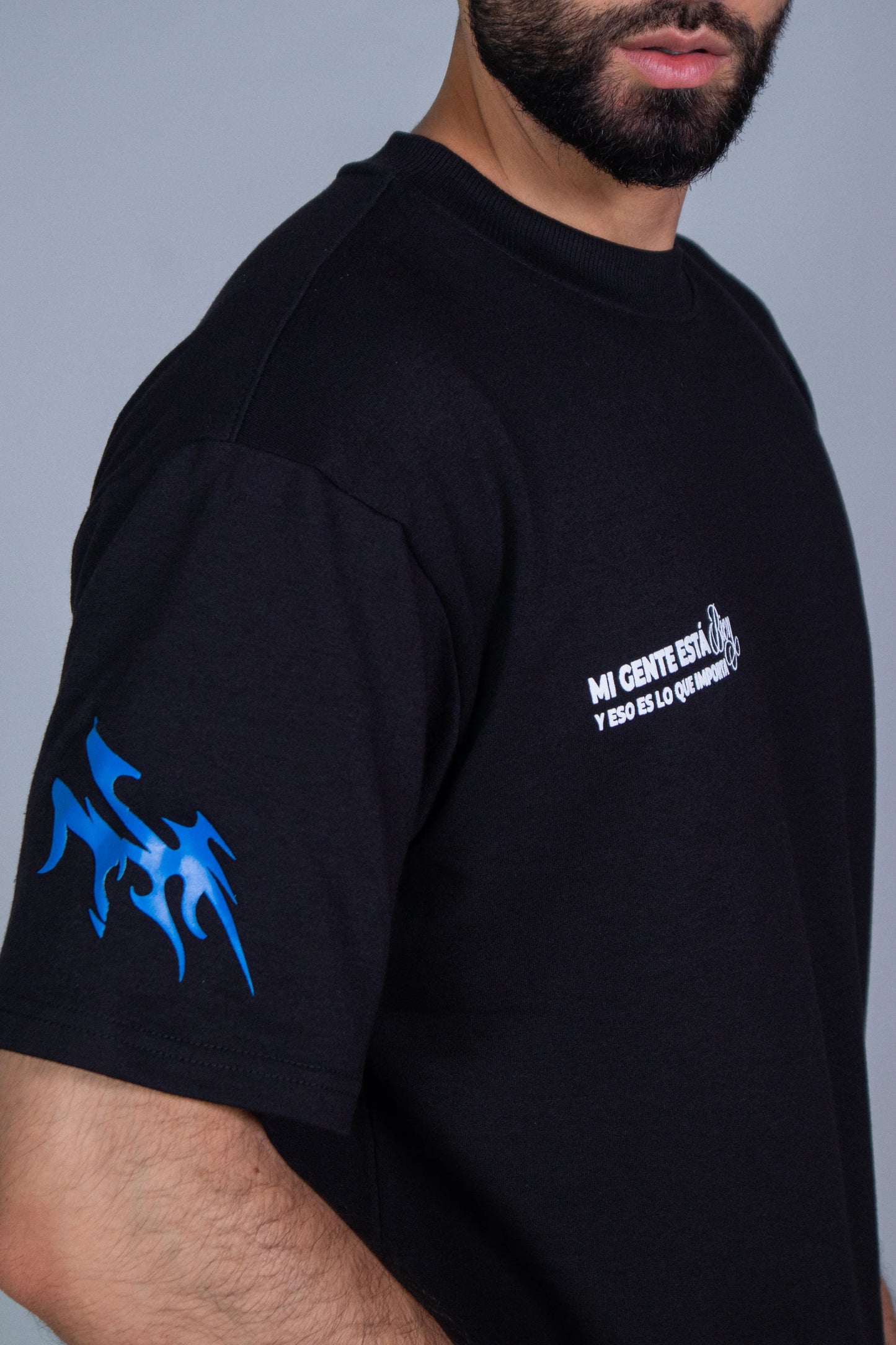 Camiseta Oversize Mi gente esta bien Negro