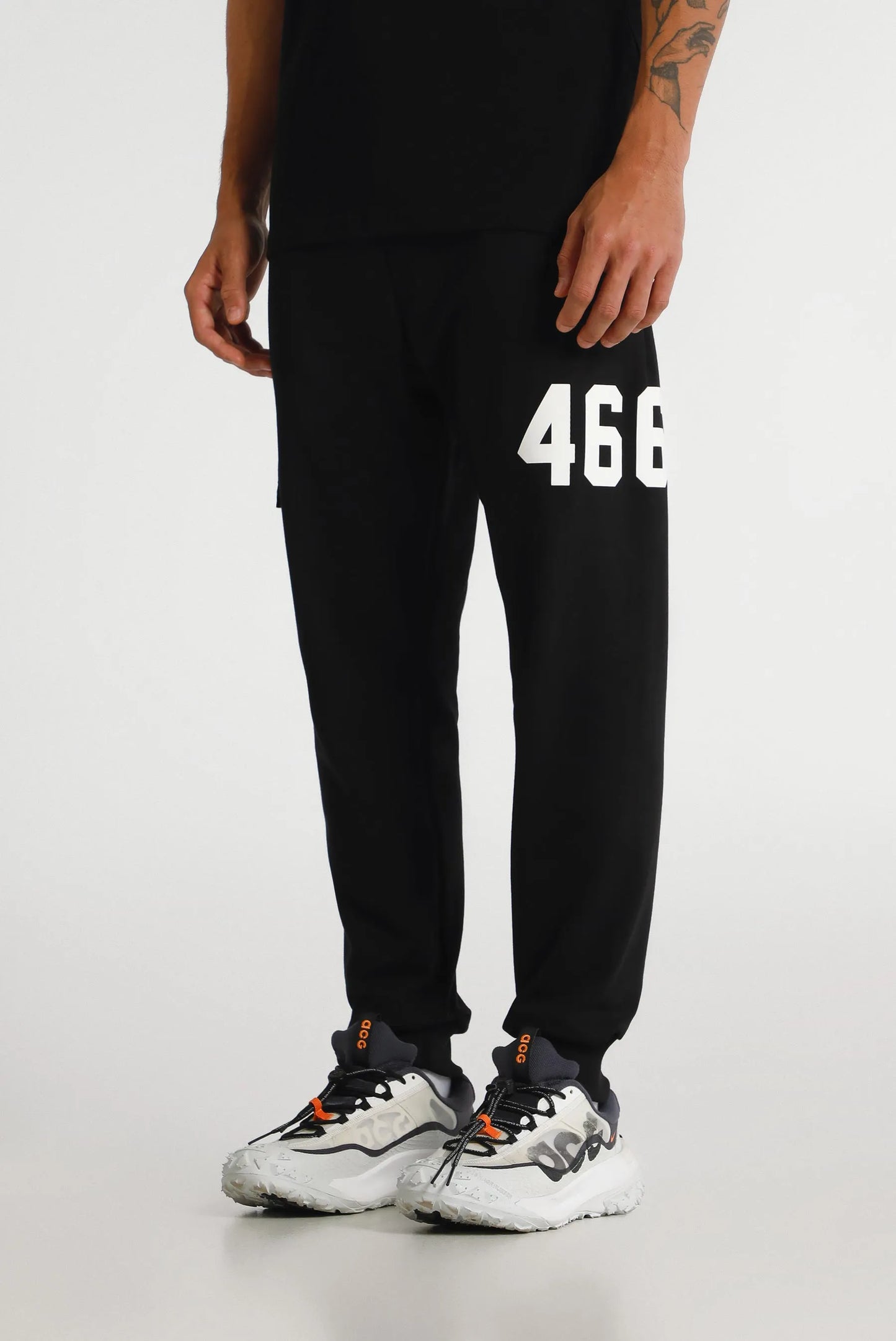 Pantalon tipo Jogger negro numeros