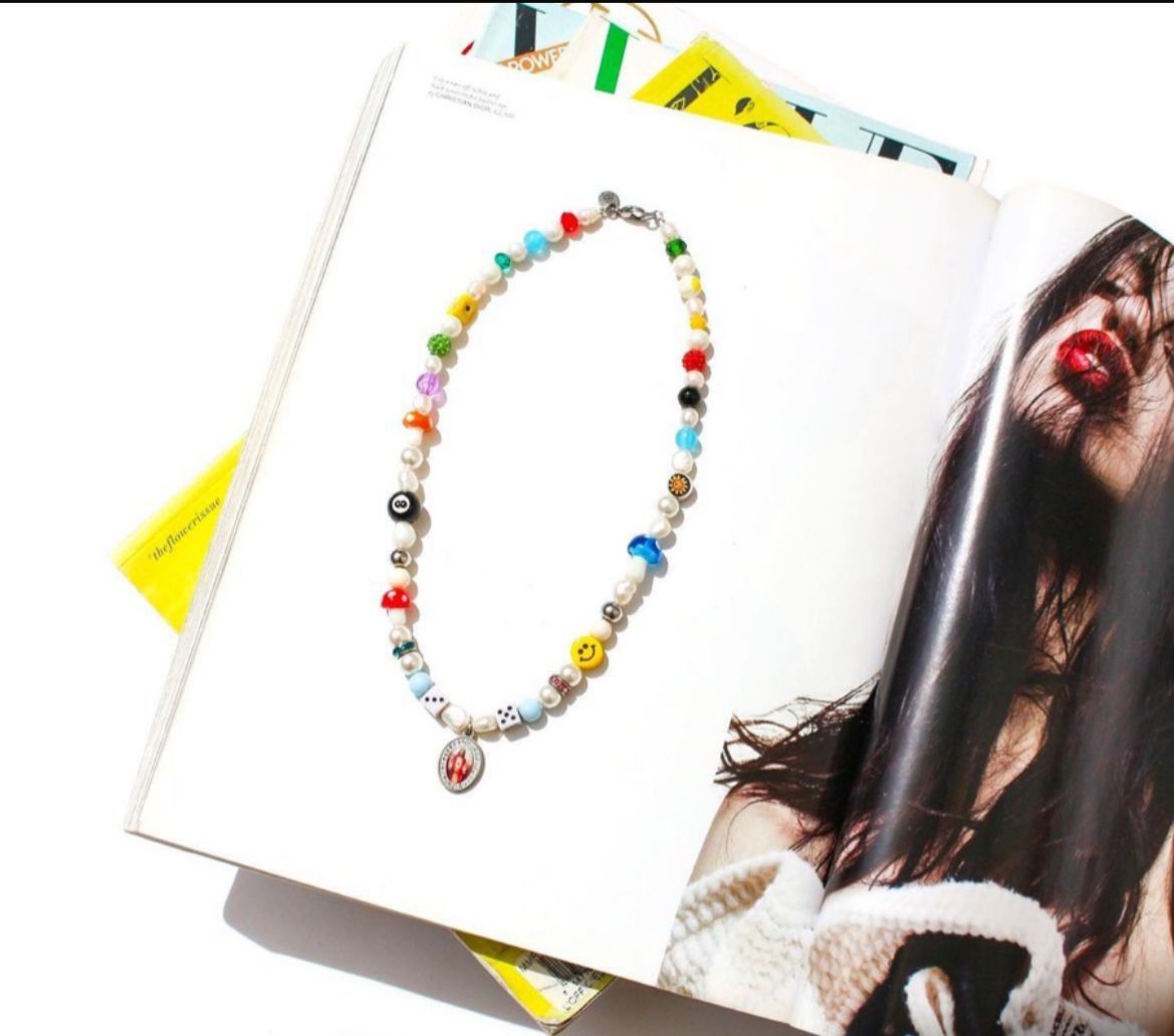 Collar de perlas con dije de Jesucristo