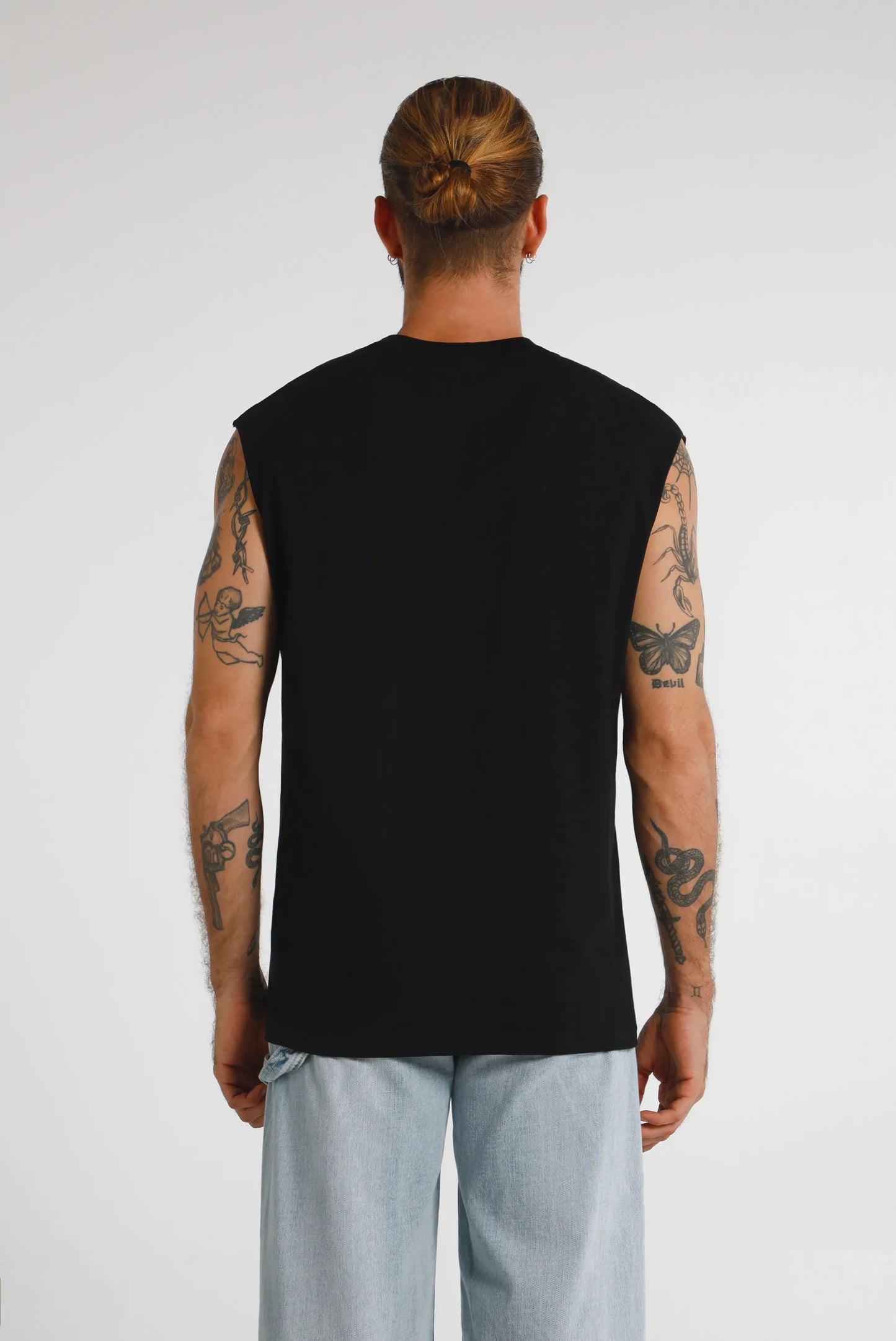 Camiseta tank negro básico